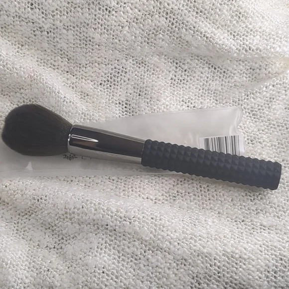 LARUCE Beauty TAPERED FACE Brush LR360, One Brush w/Sleeve Shield - Picture 5 of 10